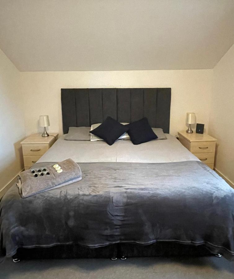 La Fontaine Court Apartments - อัลเดอร์ช็อต ภายนอก รูปภาพ