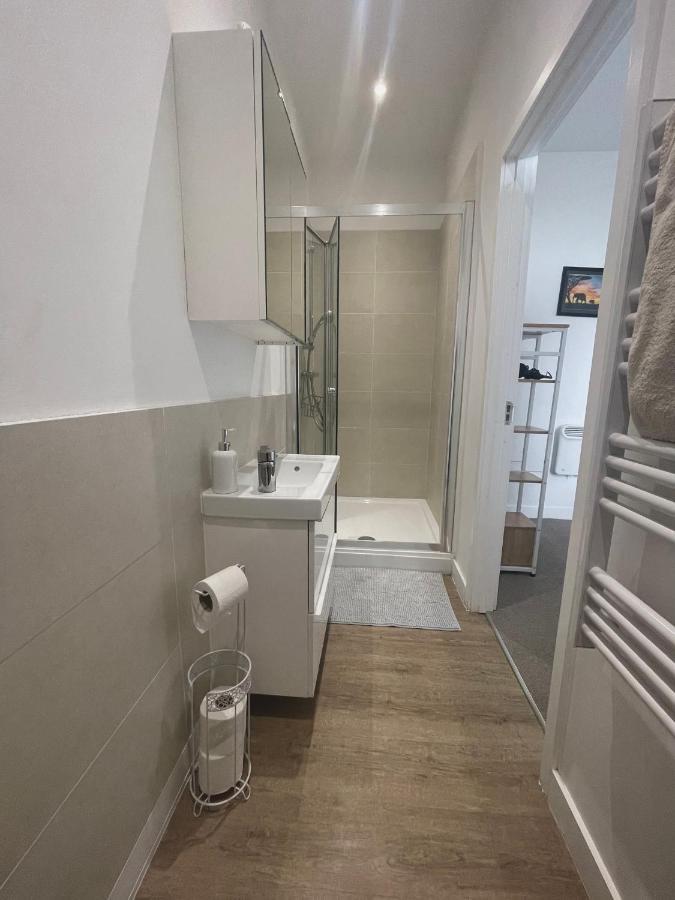 La Fontaine Court Apartments - อัลเดอร์ช็อต ภายนอก รูปภาพ